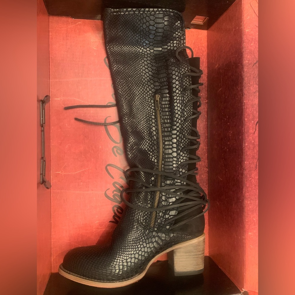 Freebird Coal Boot - Black Snake, Size 9